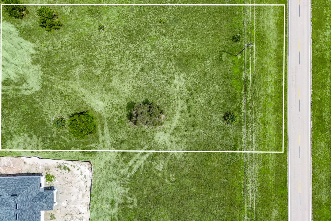 922 Columbus Blvd, Lehigh Acres, FL 33974
