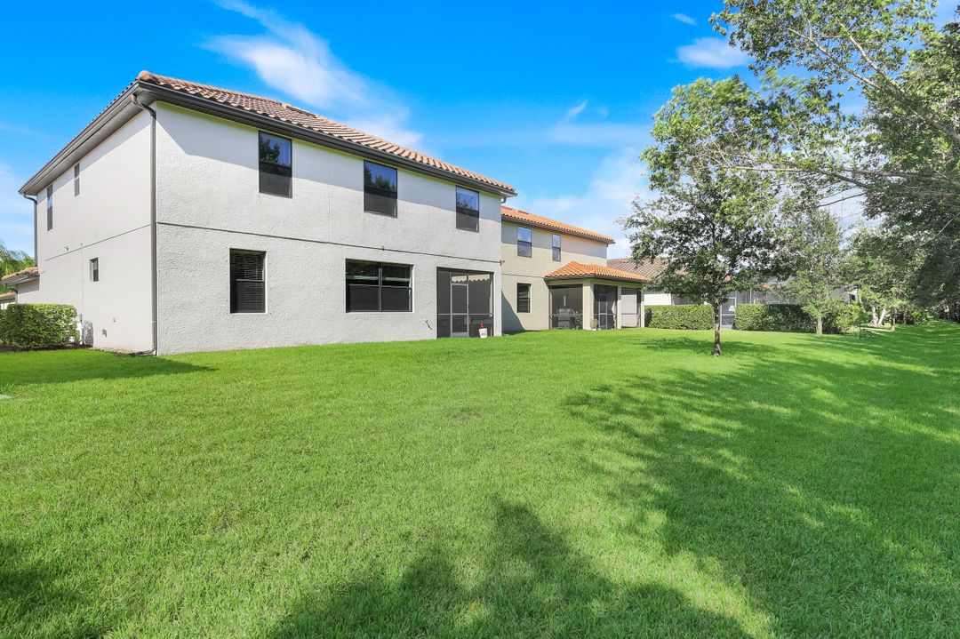 4264 Raffia Palm Cir, Naples, FL 34119