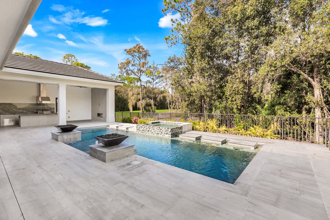 3891 Brynwood Dr, Naples, FL 34119