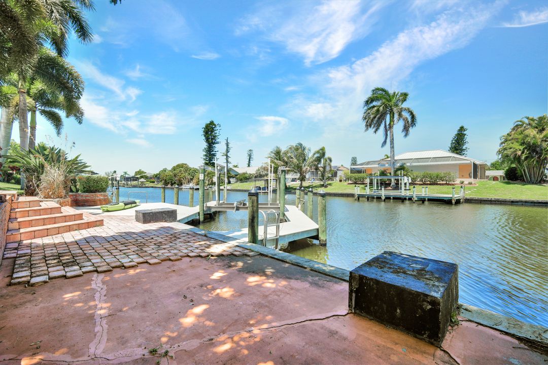 703 SE 33rd Terrace, Cape Coral, FL 33904