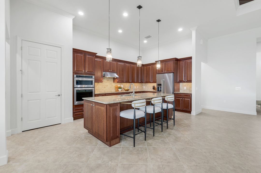 9305 Quarry Dr, Naples, FL 34120