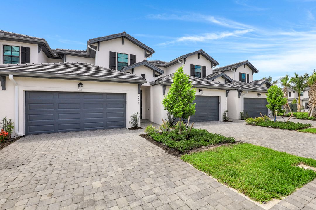 7473 Rockefeller Dr, Naples, FL 34119