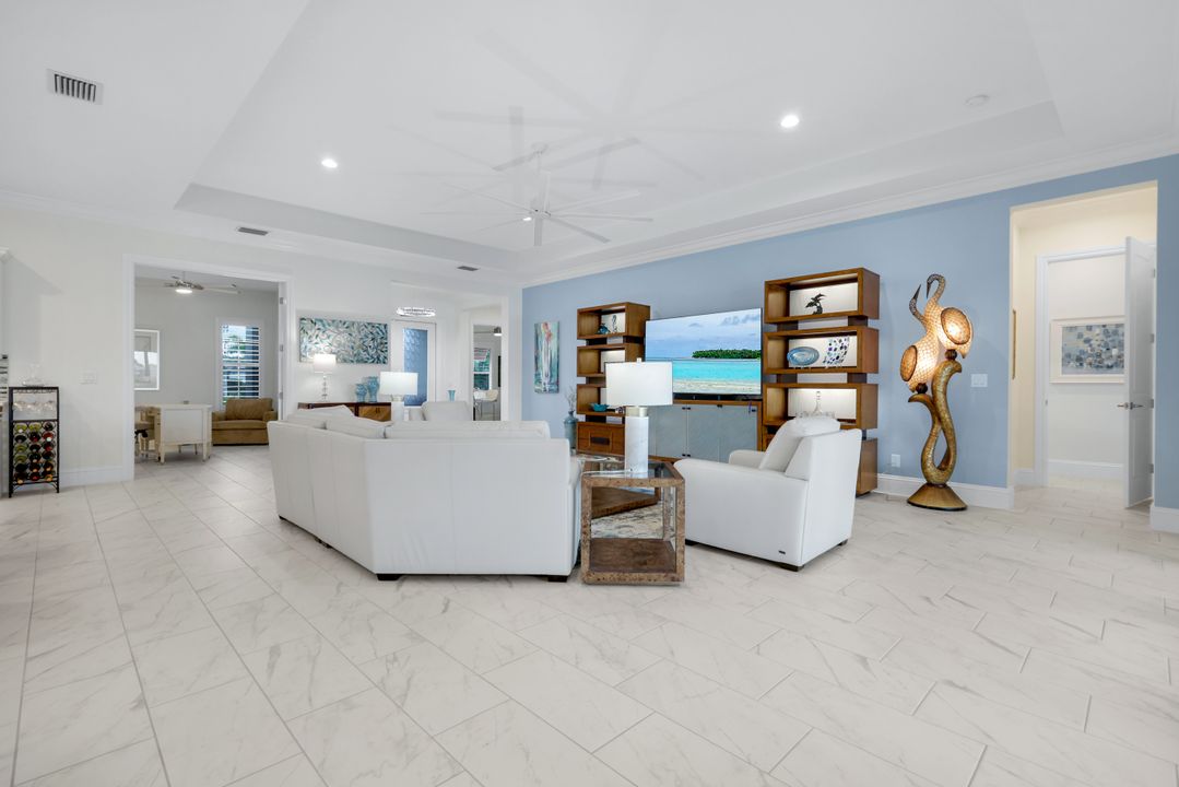 14386 Laguna Spgs Ln, Naples, FL 34114