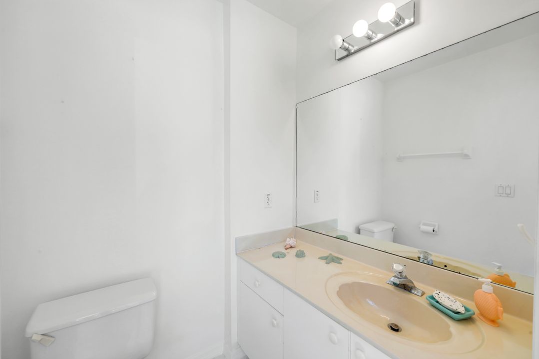 28501 Sombrero Dr, Bonita Springs, FL 34135