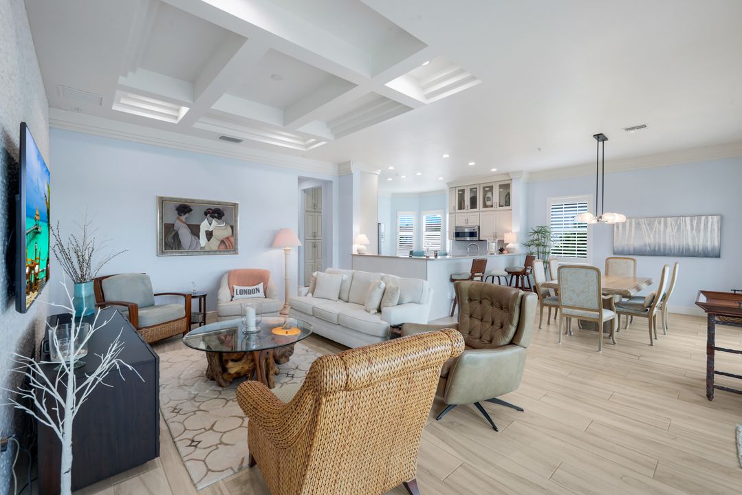 608 El Camino Real #201, Naples, FL 34119