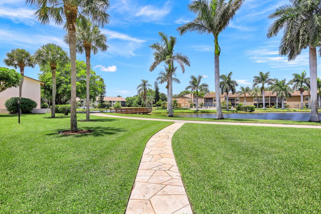 195 Cypress Way E #9, Naples, FL 34110