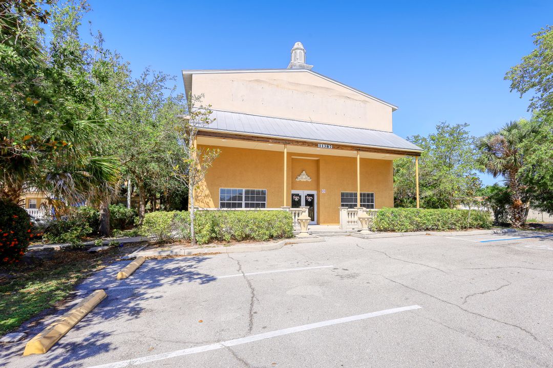 11387 Tamiami Trail E, Naples, FL 34113