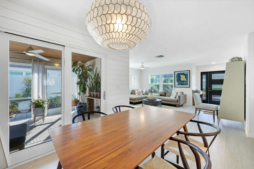 537 104th Ave N, Naples, FL 34108