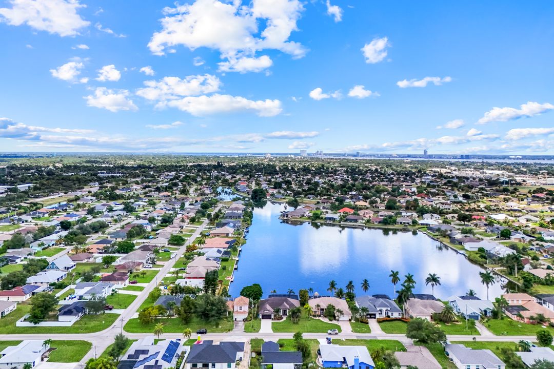 401 NE 19th Pl, Cape Coral, FL 33909