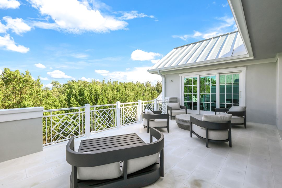 91 14th St S, Naples, FL 34102