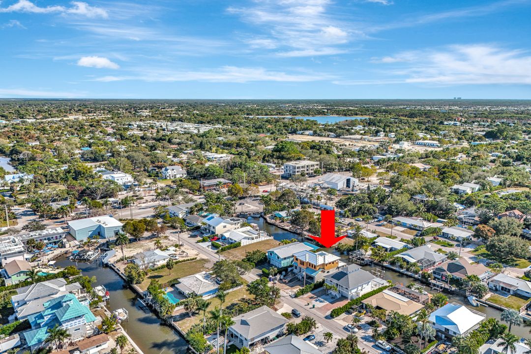 2750 Gulfview Dr, Naples, FL 34112