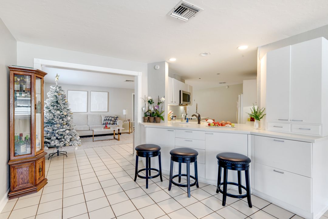 5203 Selby Dr, Fort Myers, FL 33919