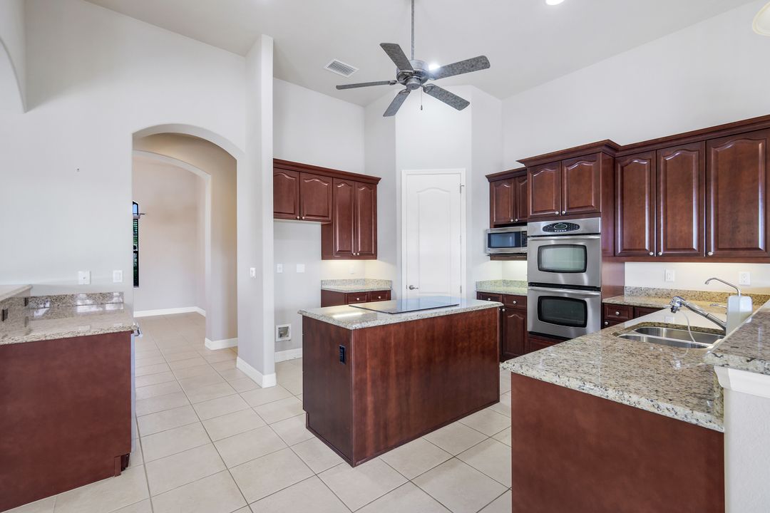 3939 SW 27th Ct, Cape Coral, FL 33914