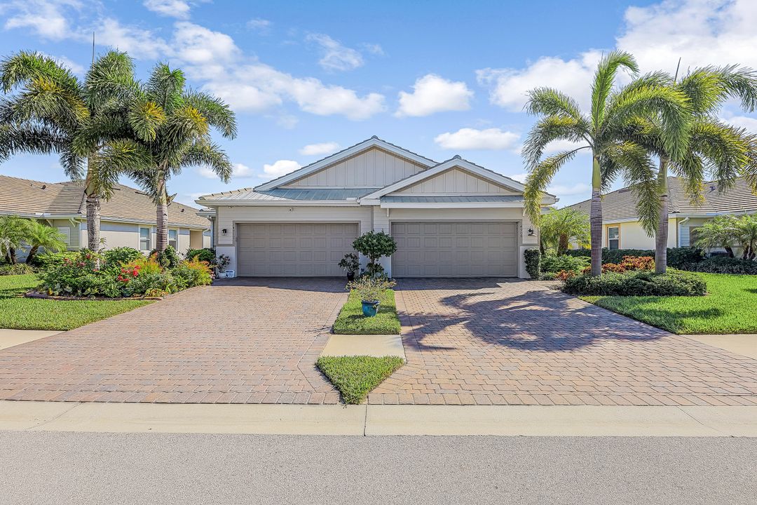 14908 Edgewater Cir, Naples, FL 34114