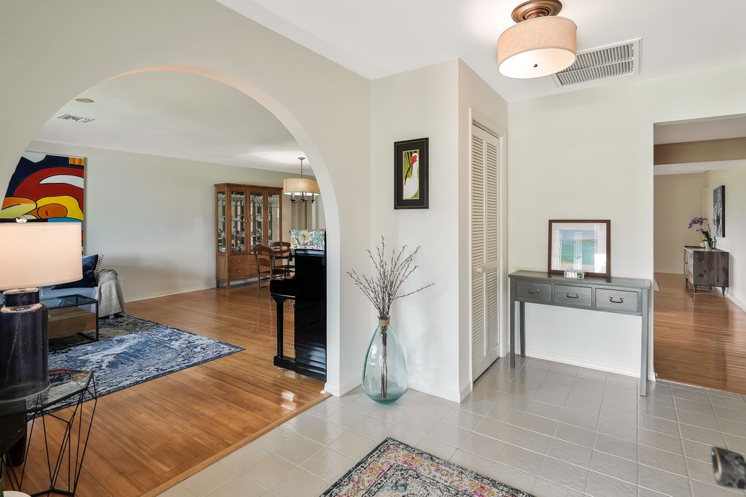 10361 Windsor Way, Naples, FL 34109