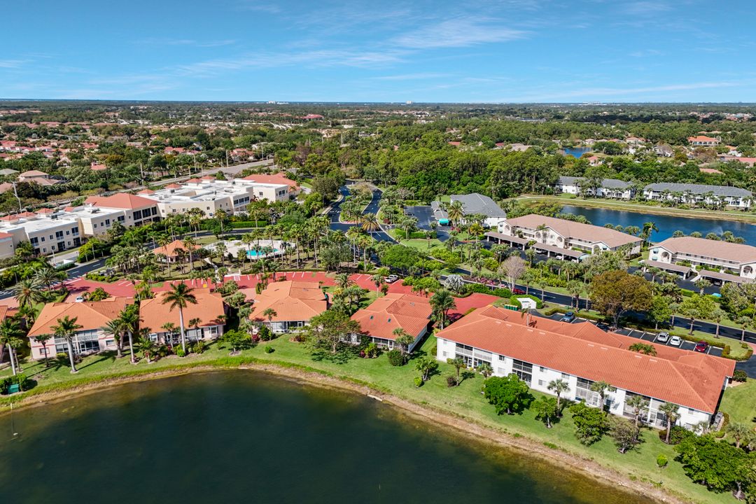 186 Gabriel Cir #9, Naples, FL 34104