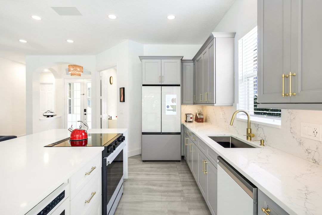 6072 Highwood Park Ln, Naples, FL 34110