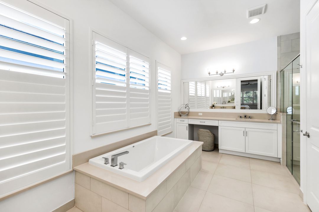 12255 Bonnet Dr, Naples, FL 34120