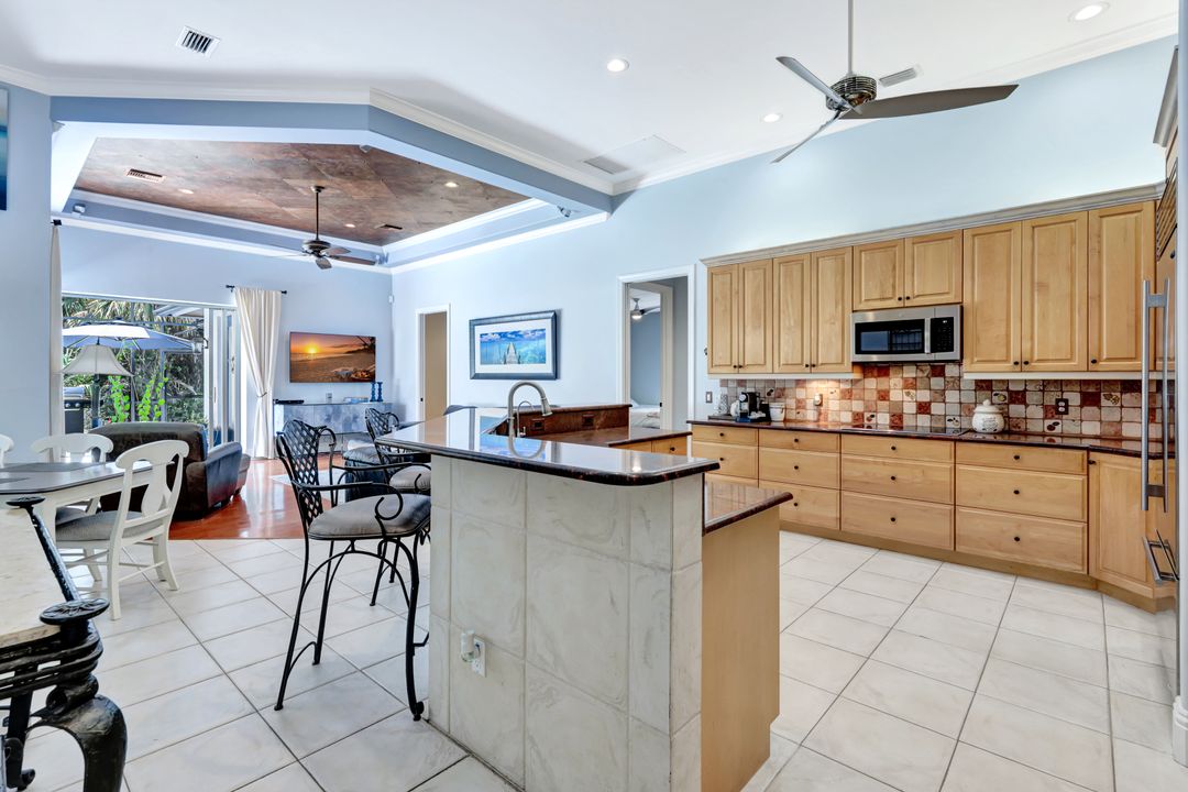 9833 Clear Lake Cir, Naples, FL 34109