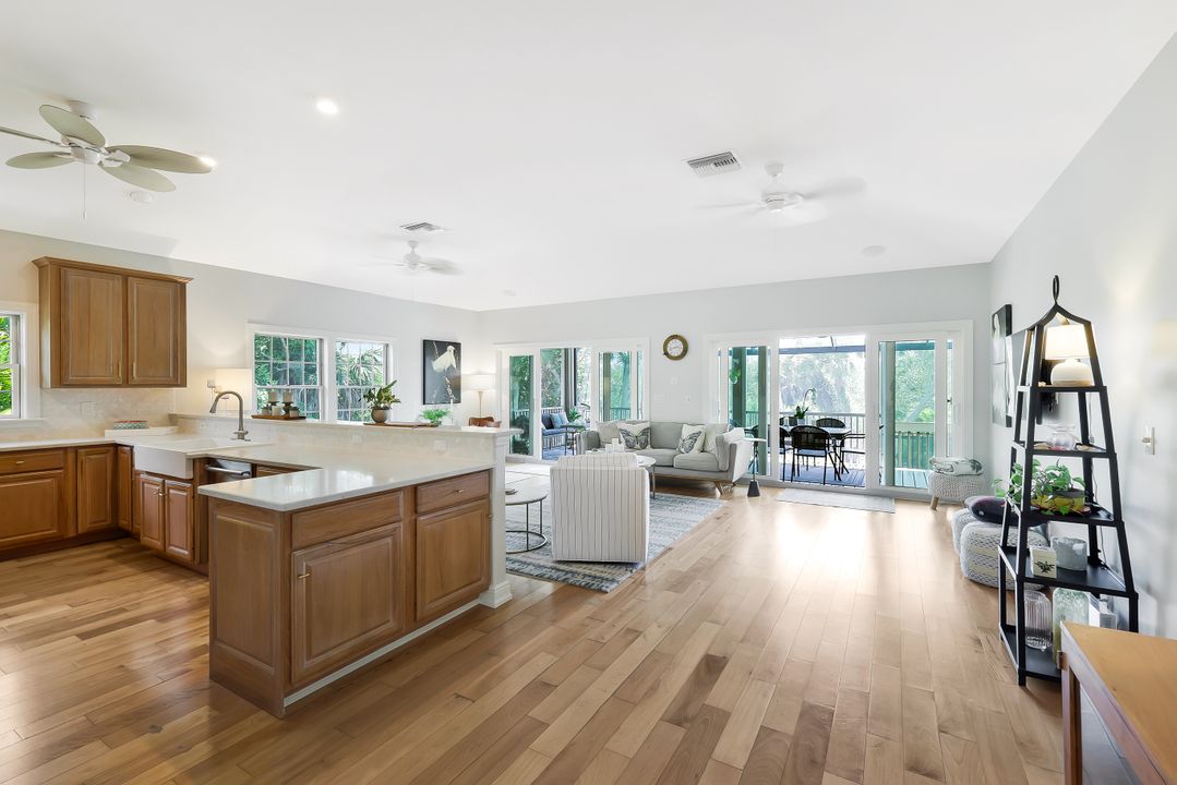 2130 Sunset Cir, Sanibel, FL 33957