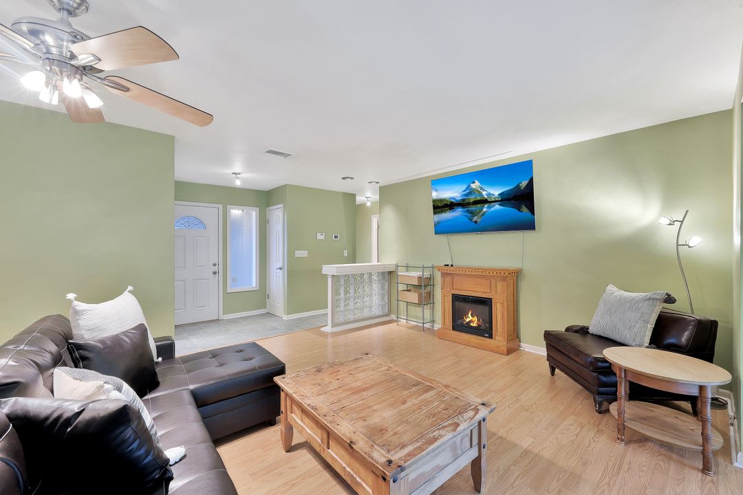 2201 41st Terrace SW, Naples, FL 34116