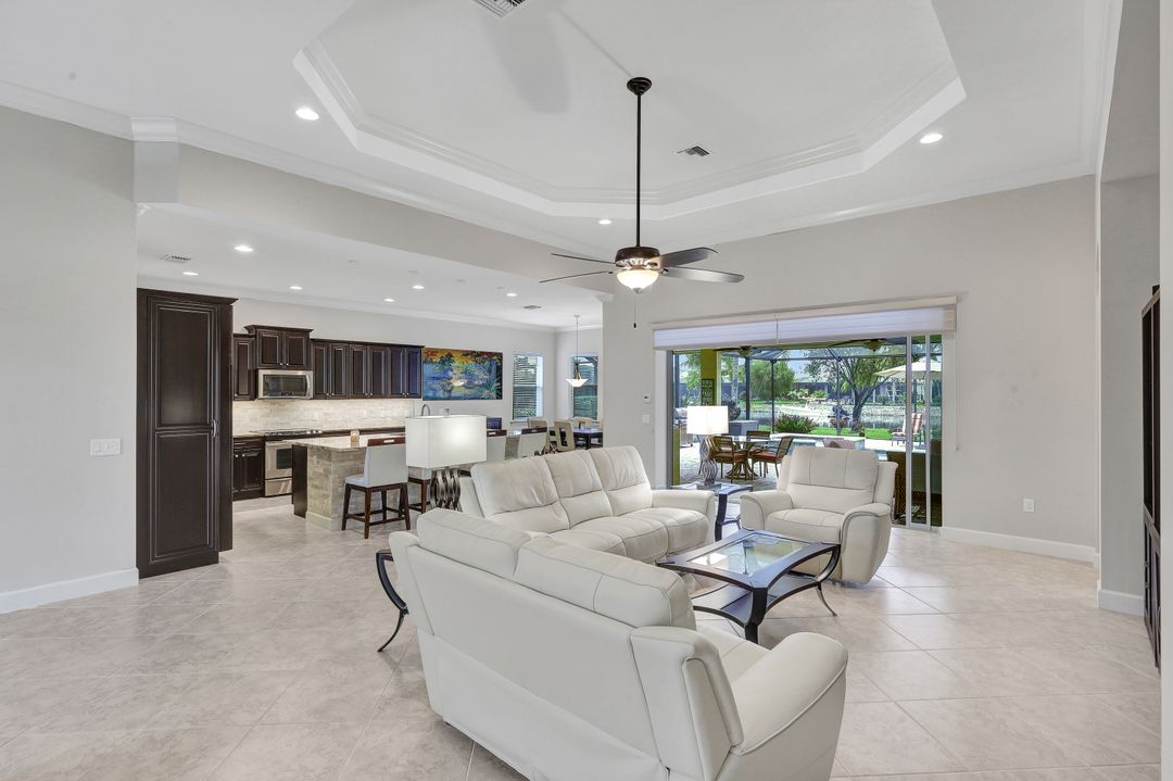 9111 Graphite Cir, Naples, FL 34120