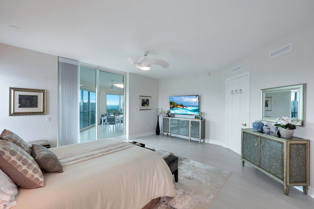 295 Grande Way #801, Naples, FL 34110
