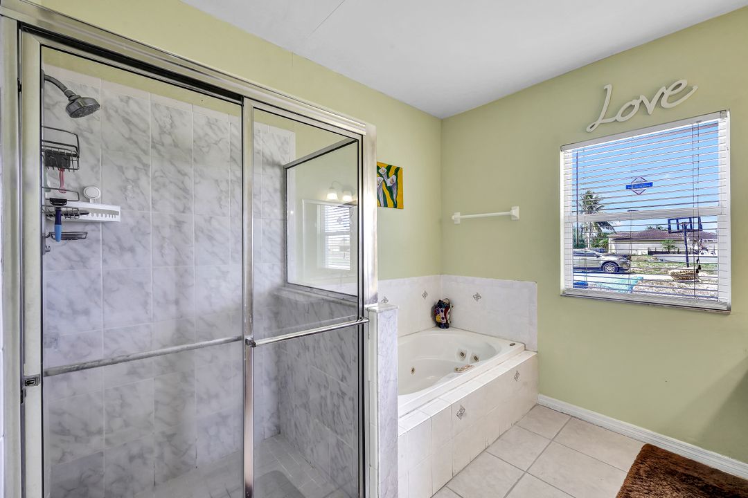 2525 39th Ave NE, Naples, FL 34120