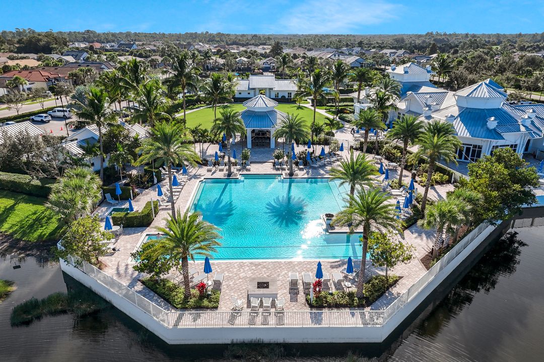 9815 Everglades Dr, Naples, FL 34120