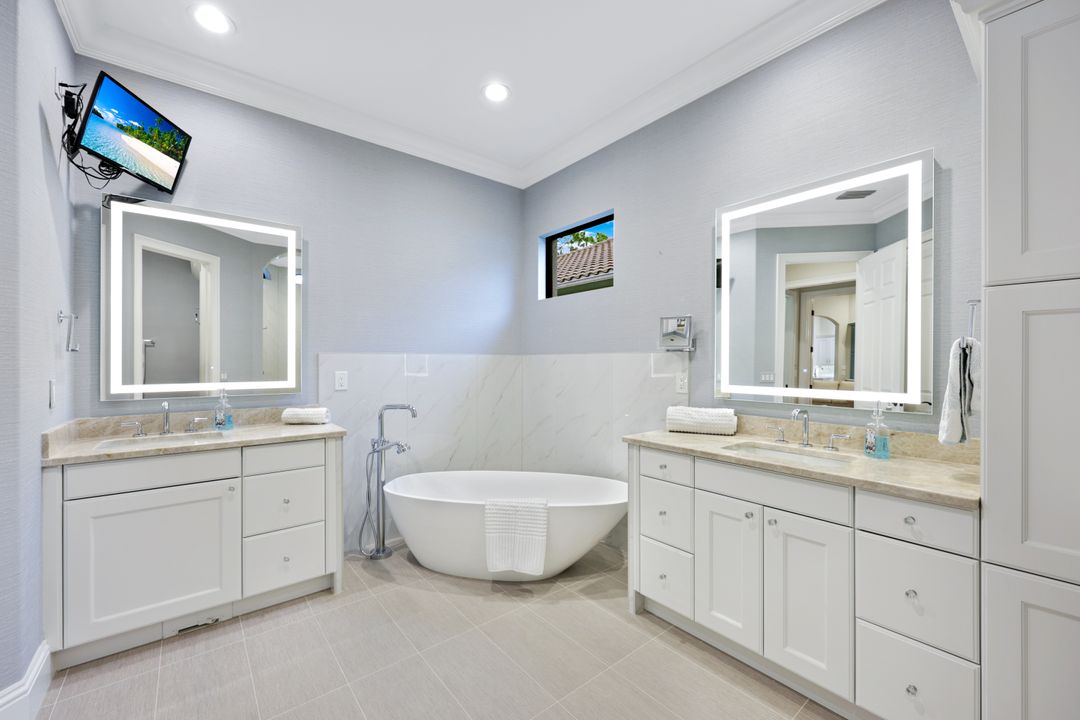 1725 Supreme Ct, Naples, FL 34110