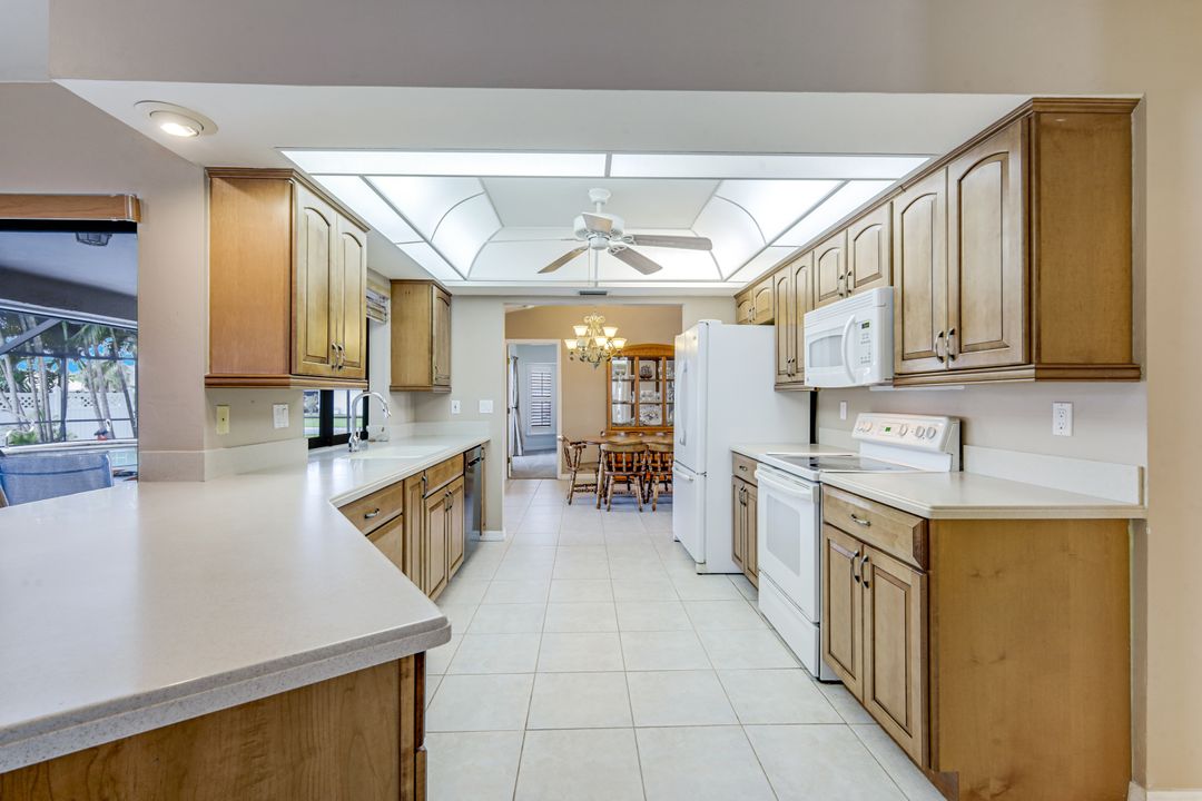 1002 SE 5th St, Cape Coral, FL 33990
