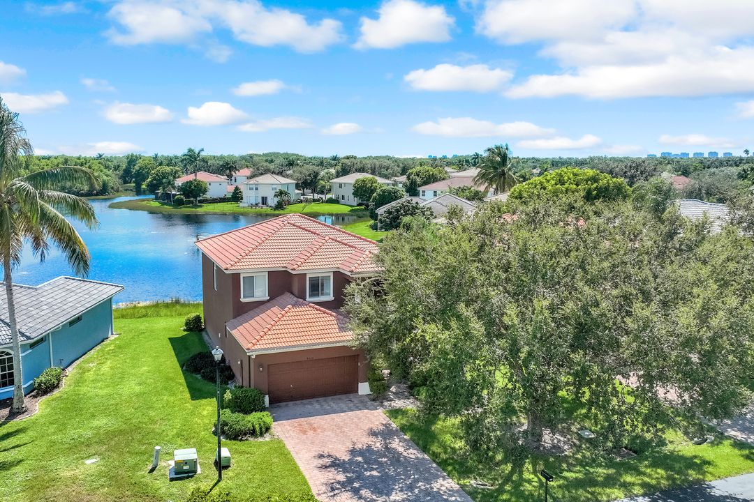 9820 Springlake Cir, Estero, FL 33928