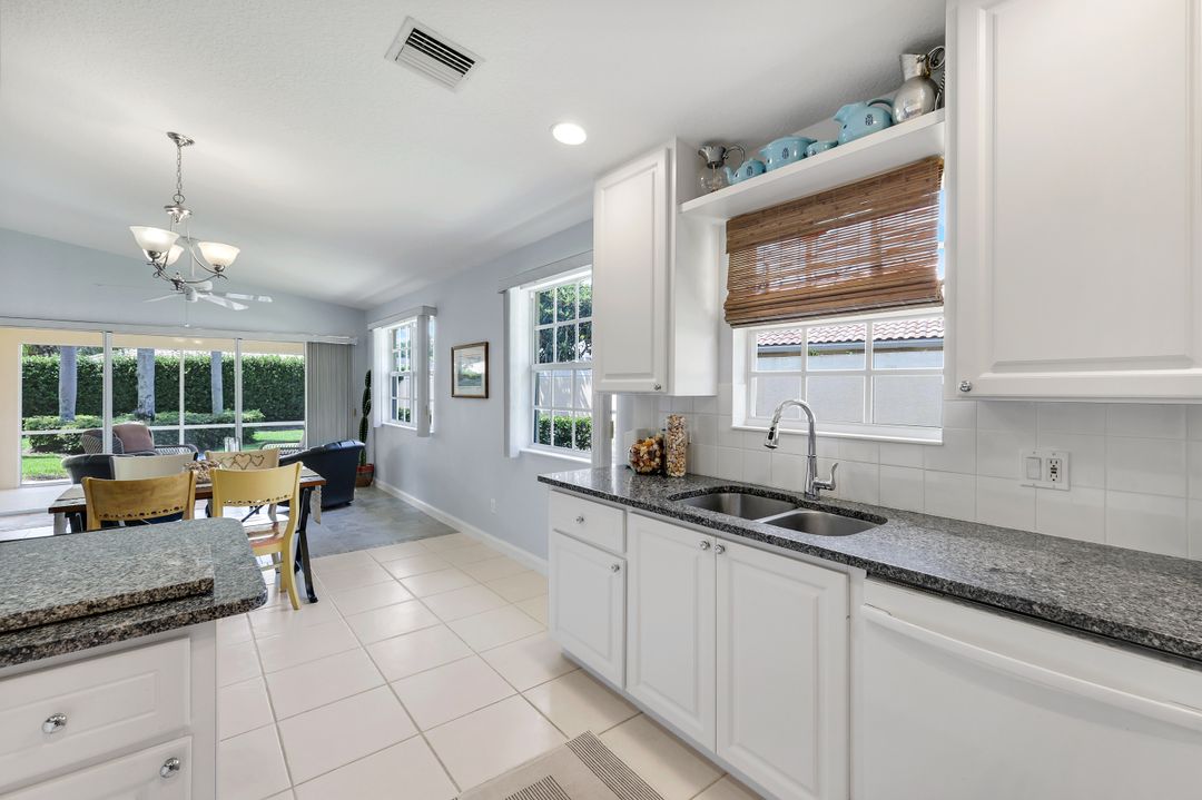 3343 Cayman Ln, Naples, FL 34119