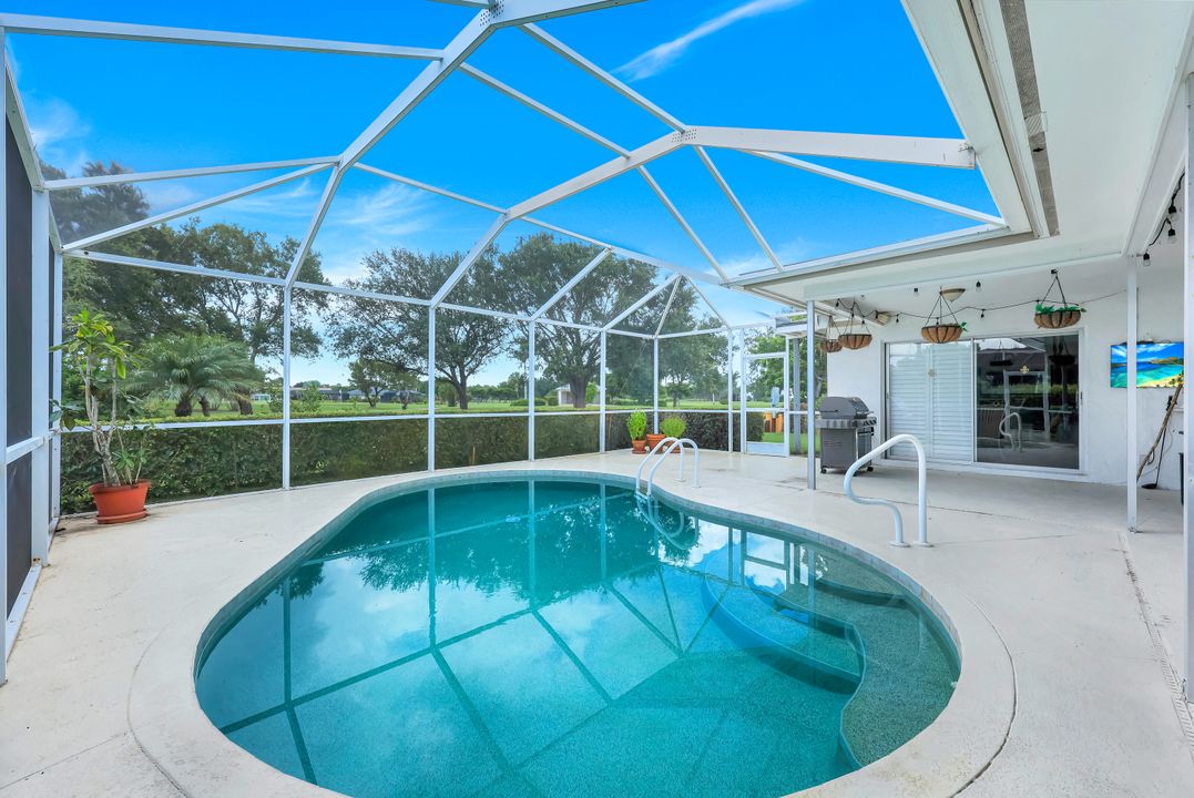 211 Pine Valley Cir, Naples, FL 34113