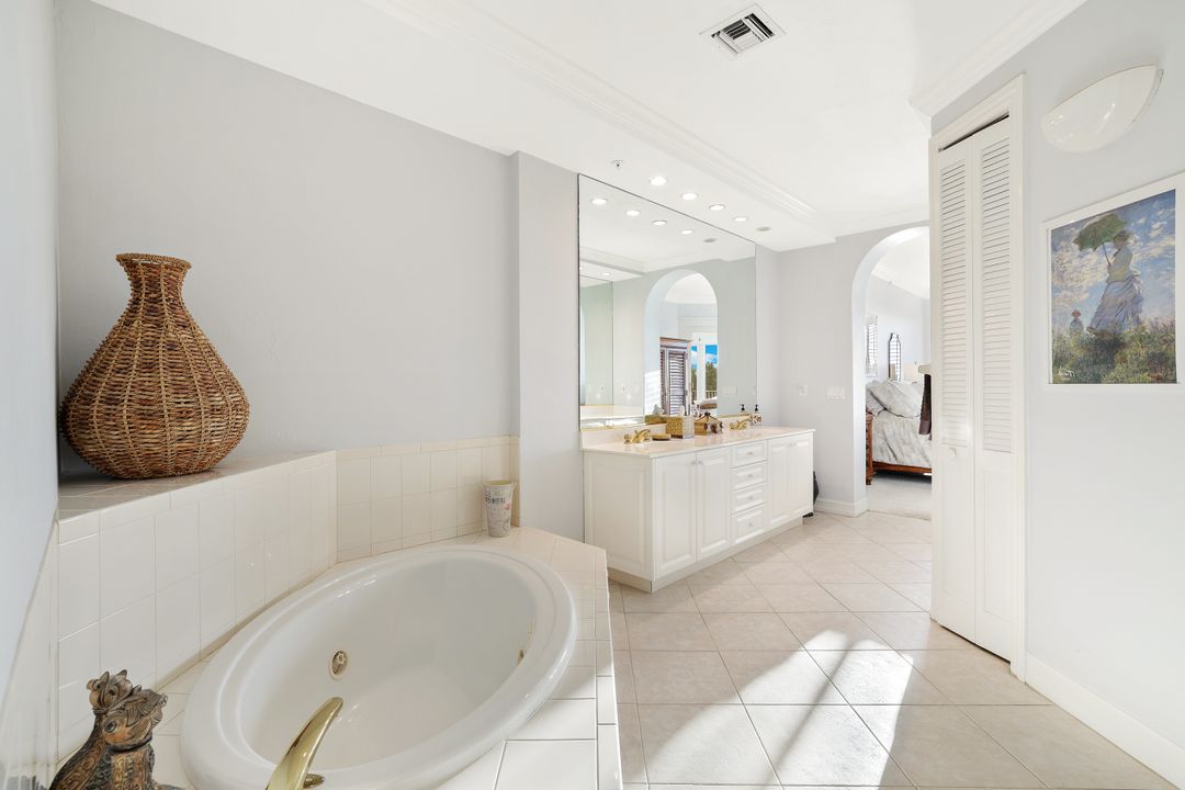 4811 Island Pond Ct #302, Bonita Springs, FL 34134