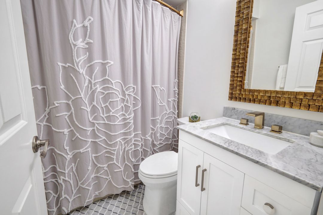 2017 Pine Isle Ln #2017, Naples, FL 34112
