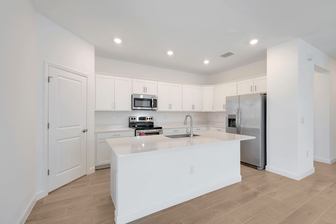 13838 Hunter Oak Dr, Fort Myers, FL 33913