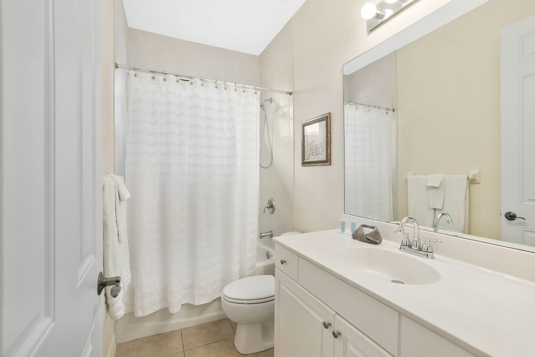 981 Tivoli Ct, Naples, FL 34104