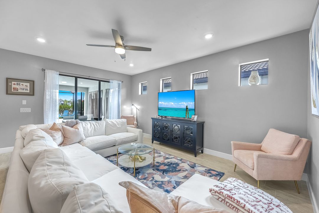 3927 Black Eagle Ln, Fort Myers, FL 33966