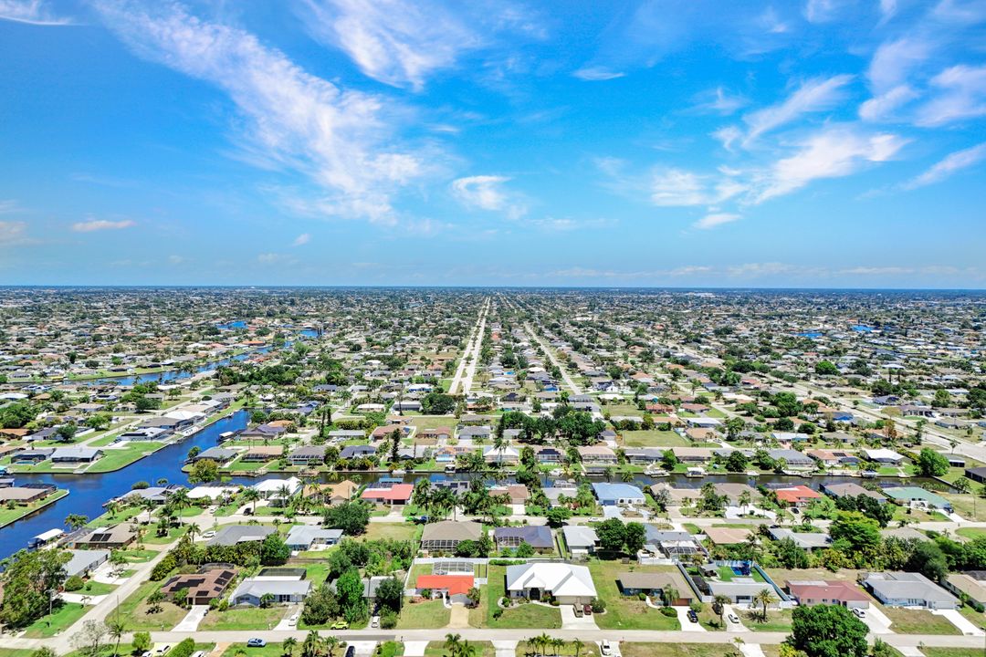 703 SE 33rd Terrace, Cape Coral, FL 33904