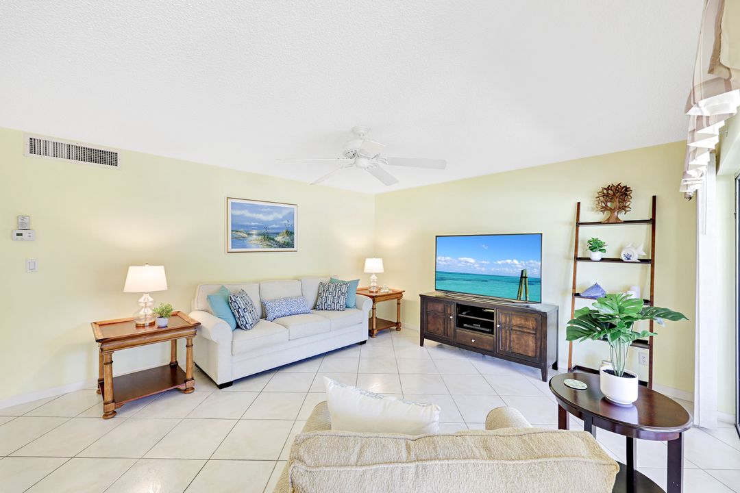 2000 Alamanda Dr #104, Naples, FL 34102