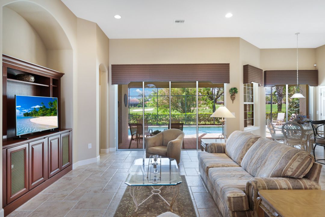 12118 Wicklow Ln, Naples, FL 34120