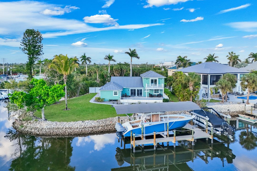 11861 Isle of Palms Dr, Fort Myers Beach, FL 33931