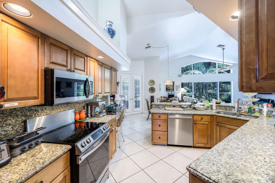 6689 Mill Run Rd, Naples, FL 34109