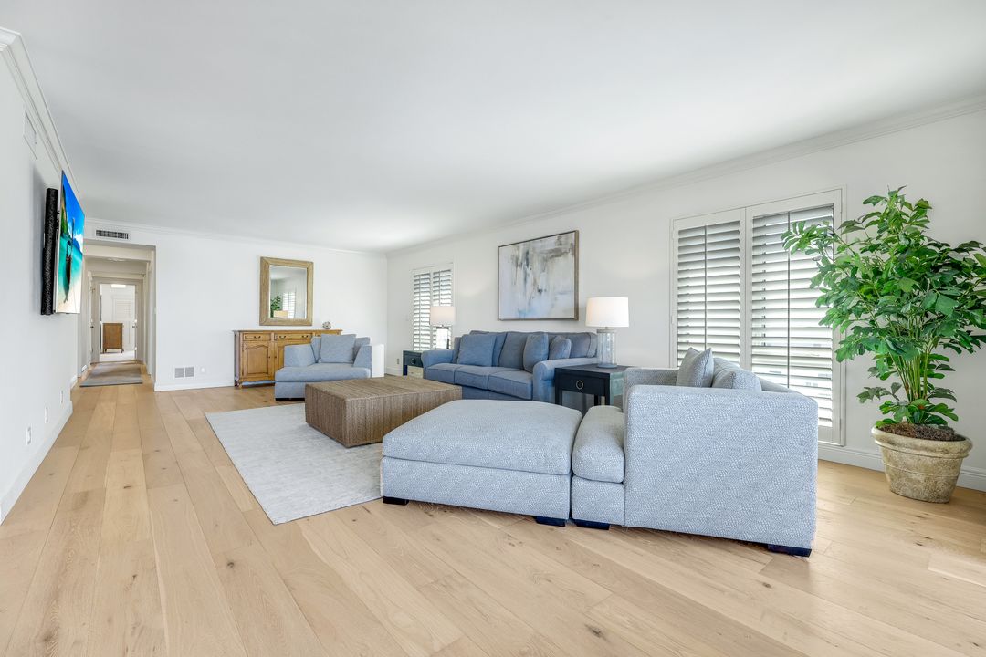 250 Park Shore Dr #601, Naples, FL 34103