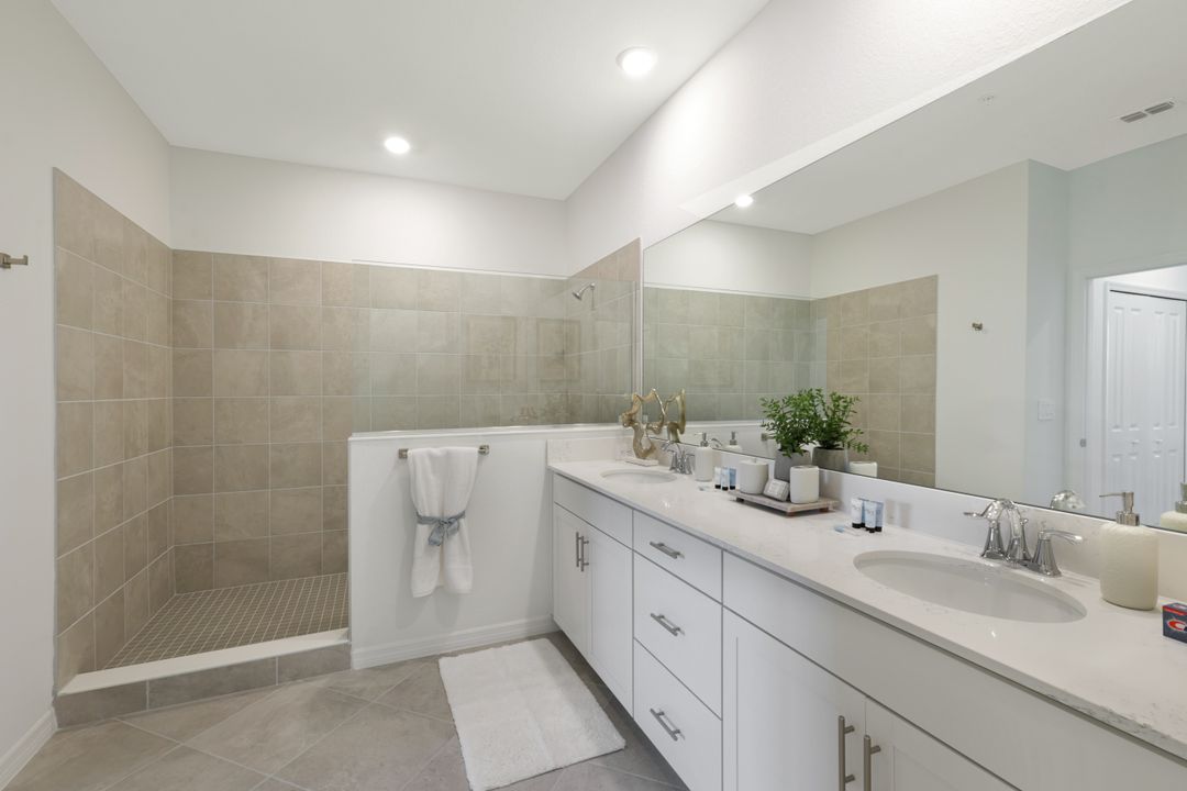 12997 Blackberry Ct #56-202, Venice, FL 34293
