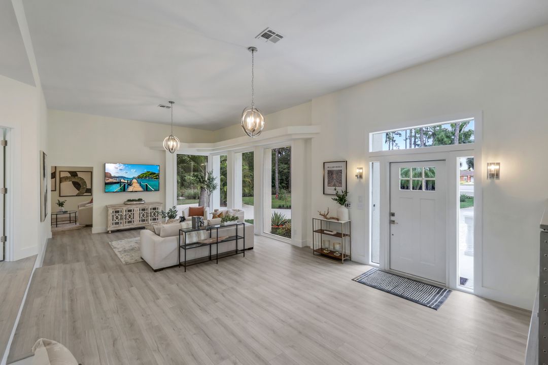 2861 Santa Barbara Blvd, Naples, FL 34116