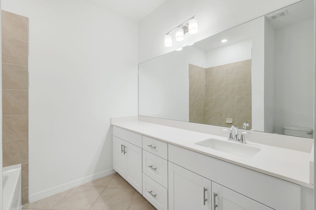 2858 Blossom Wy, Naples, FL 34120