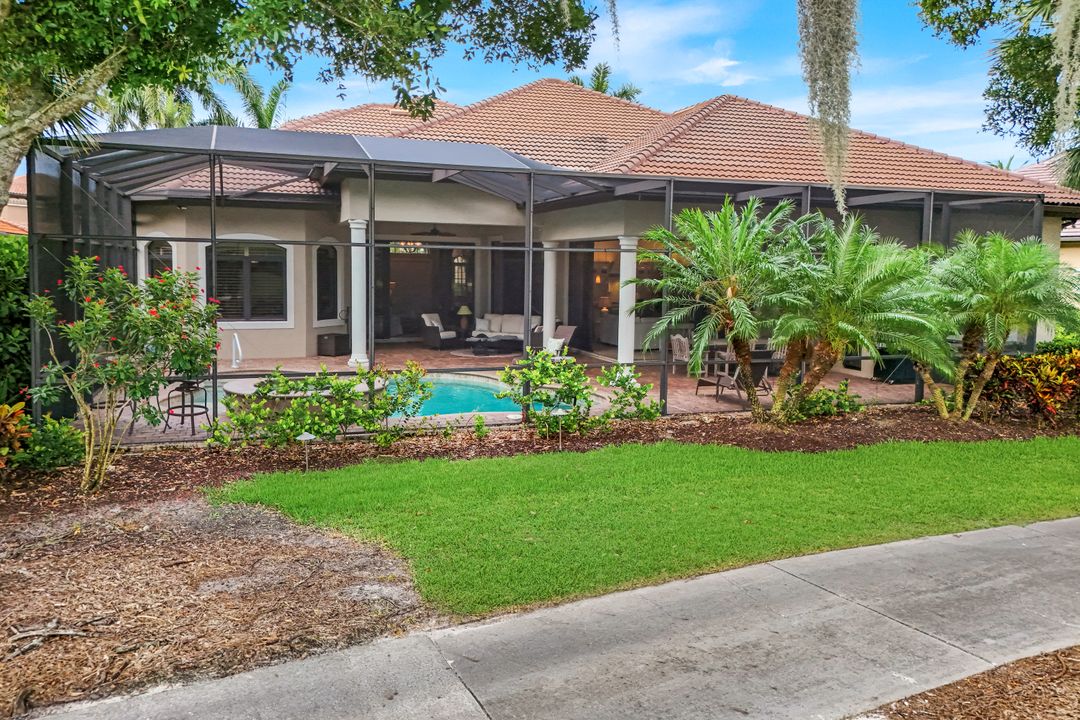 9002 Shenendoah Cir, Naples, FL 34113
