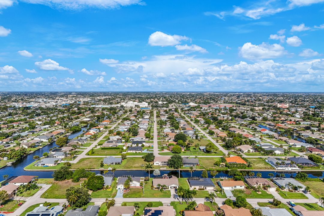 615 SE 19th Ct, Cape Coral, FL 33990